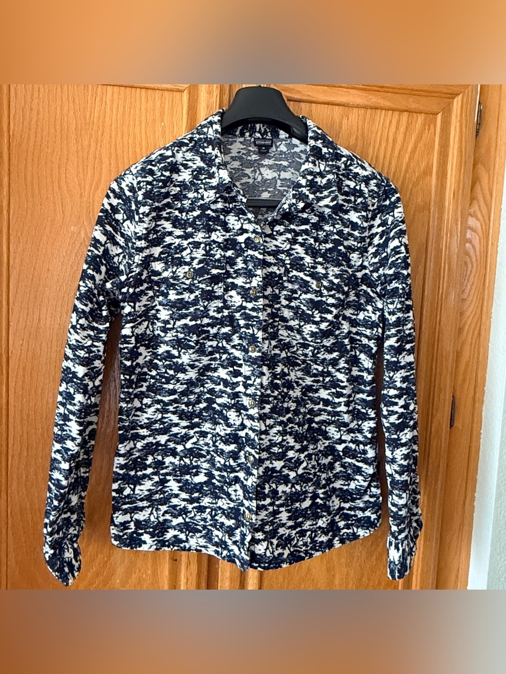 PATAGONIA Women's Long-Sleeved Micro Cord Button Down Shirt, Navy Print Sz 10